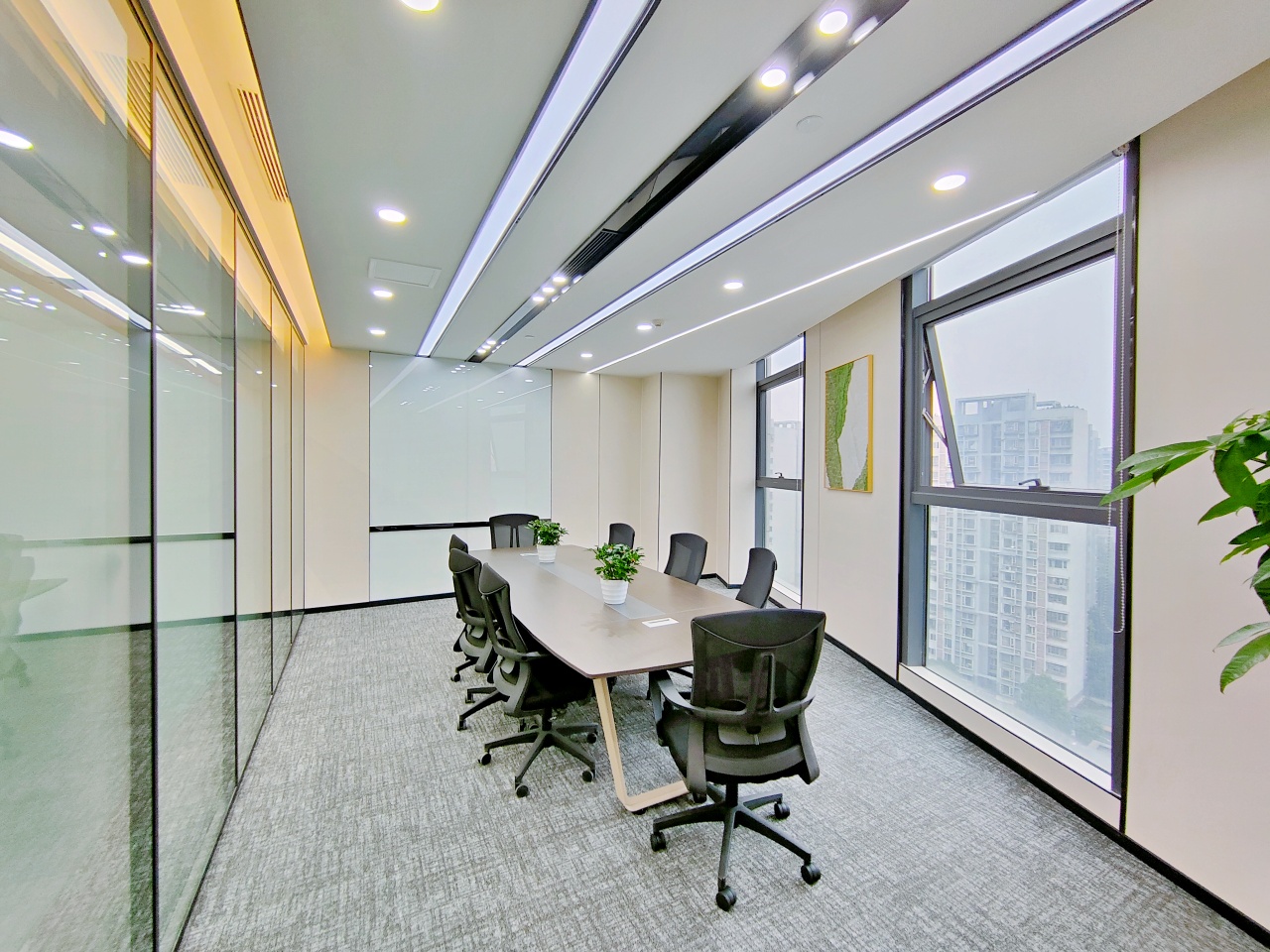 成都西站地铁口精装好房 385平 5隔间42工位+茶水间 空调无加时费 精装带家具 带共享配套 安格斯恒通中心办公室出租