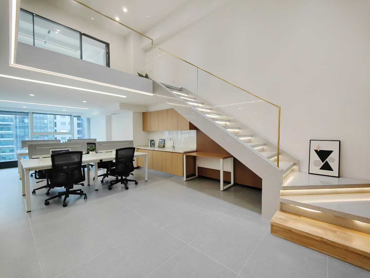 天府三街纯写跃层户型 品质楼盘 物业便宜 5隔间20工位 报价含物业 24小时空调 租一层的两层 福年广场办公室出租