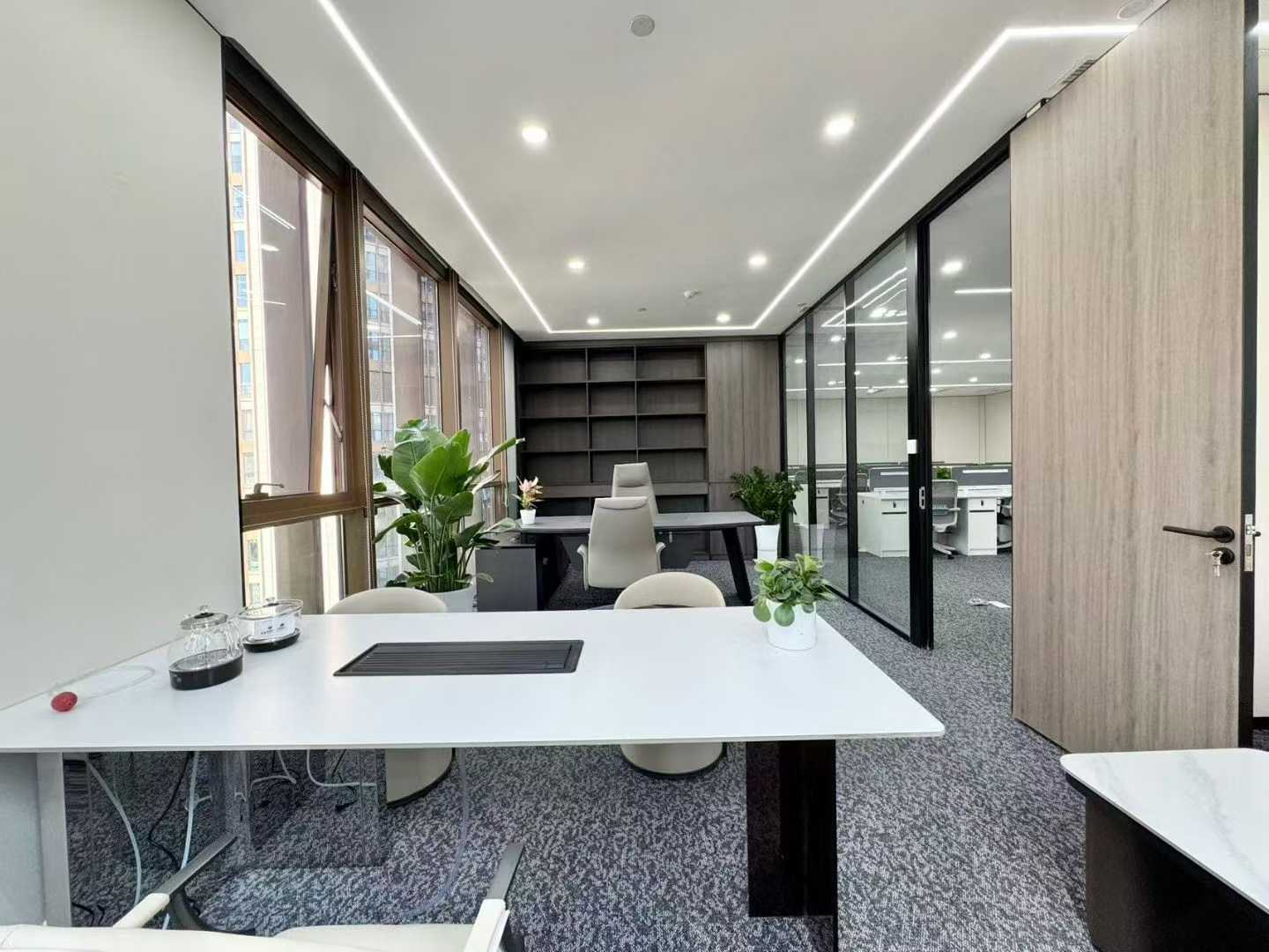 高新区世纪城地铁口 服务面积380平 7隔间 32工位 双面彩钢 特价出租 视野巴适 东方希望天祥办公室出租