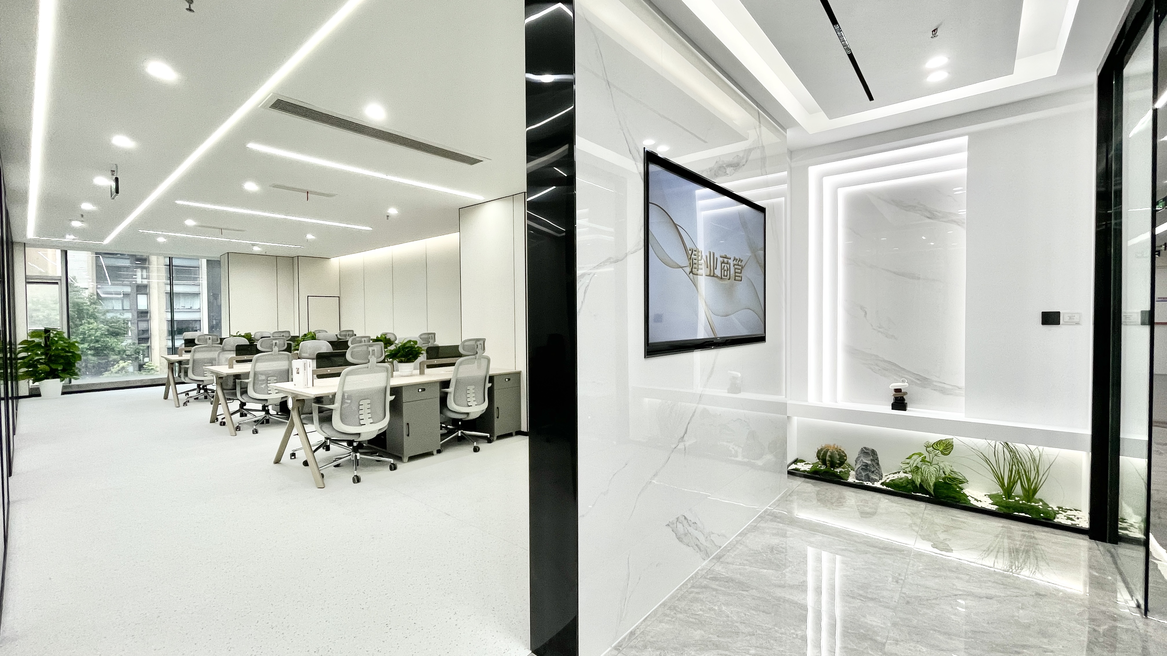 金融城版块5号线市一医院三四百米 246.4平方 4隔间19工位 整层打造带休息区 天府新谷办公室出租