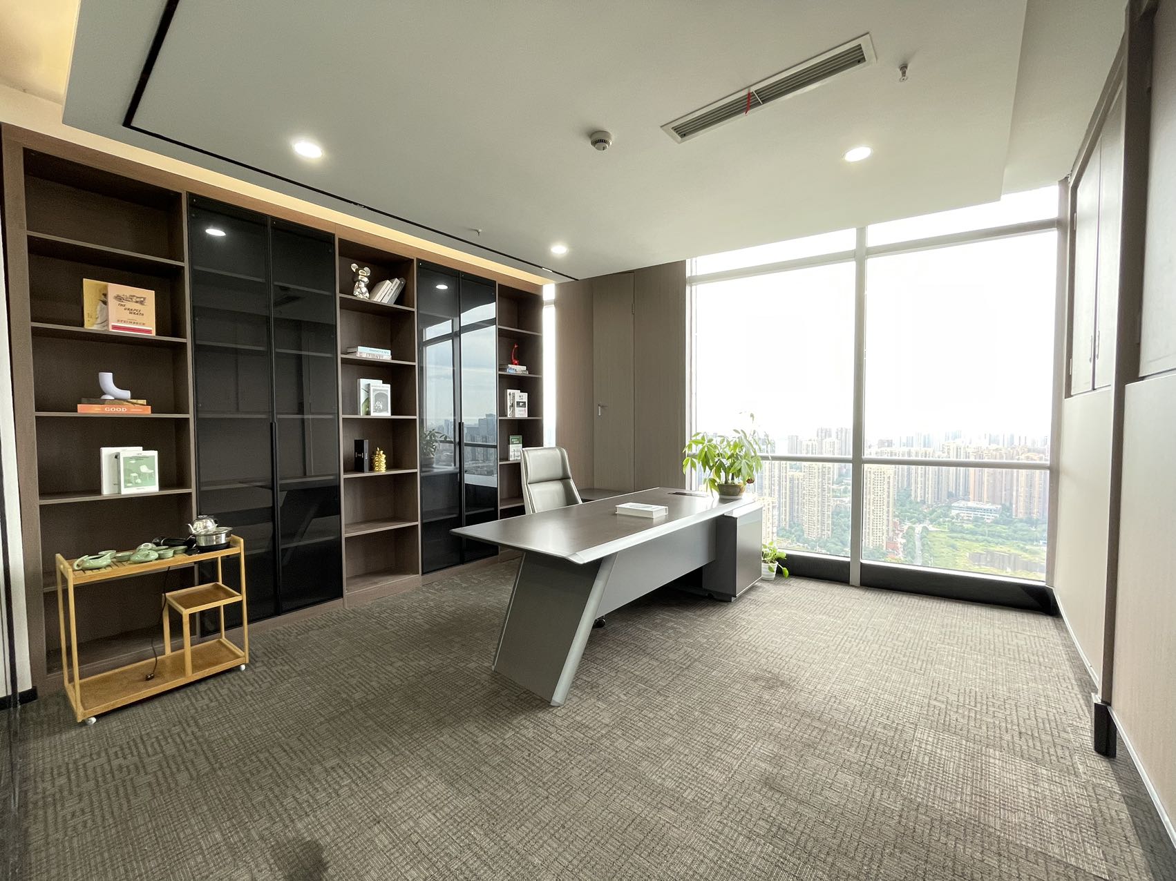 锦江区2号线洪河地铁两三百米 118平稀缺小面积 2隔间12工位 视野巴适 老板间大 绿地468锦峰办公室出租