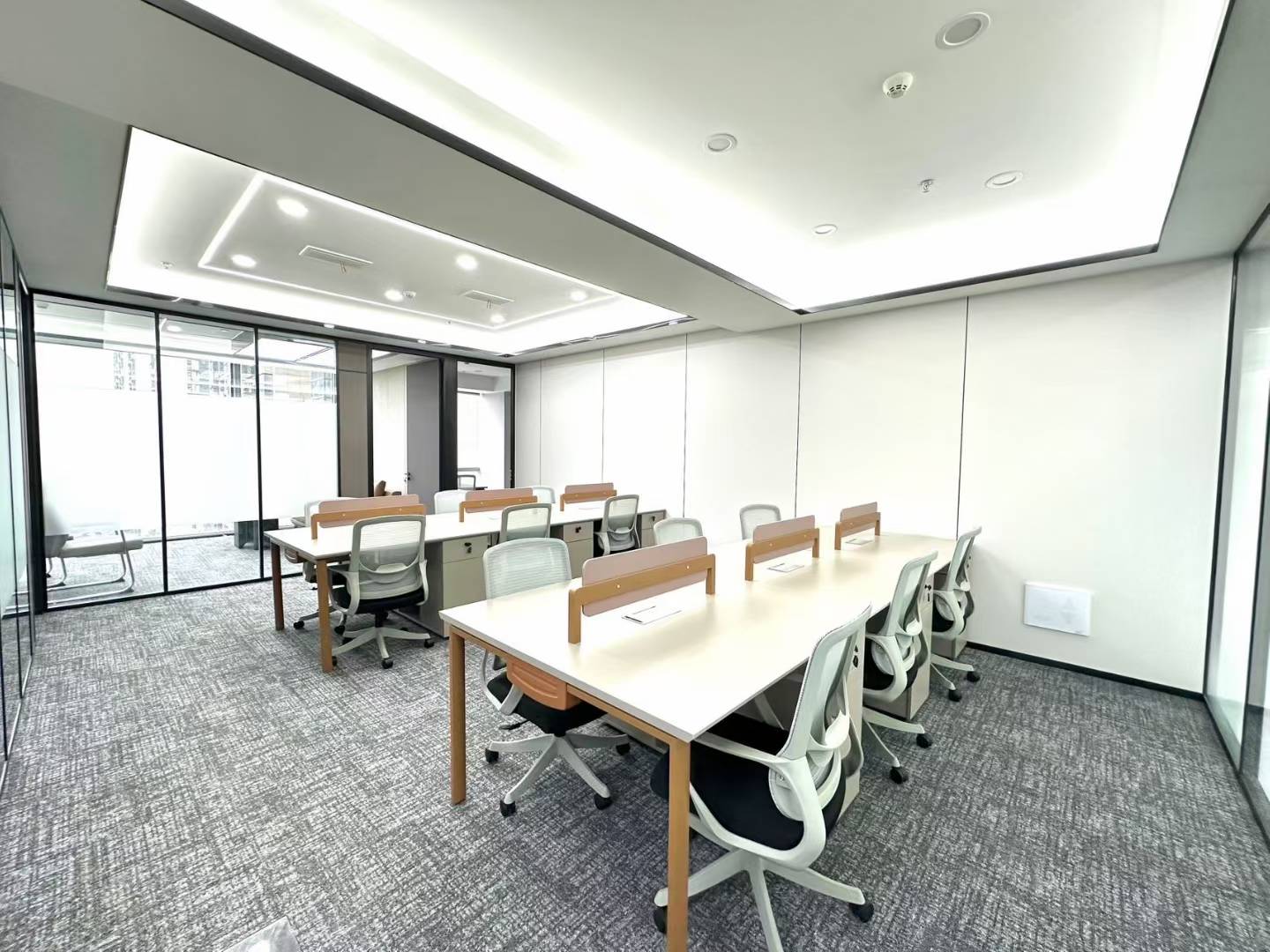 孵化园三线交汇 精选小户型 139平 3隔间12工位 24小时空调含能耗 省电 交通便利 嘉润国金中心办公室出租