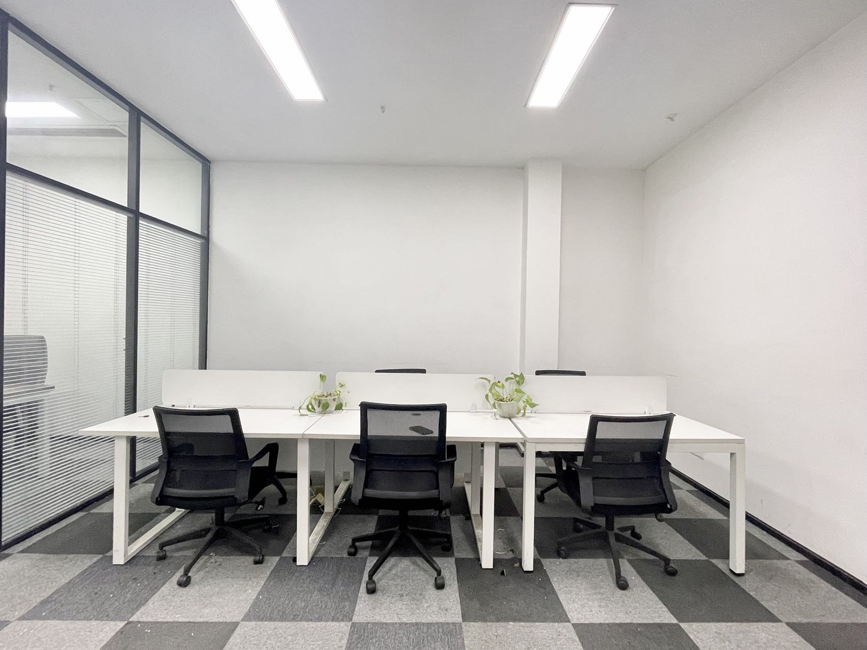 高新区新世纪环球中心80平小面积办公室 精装修带家具 含物业