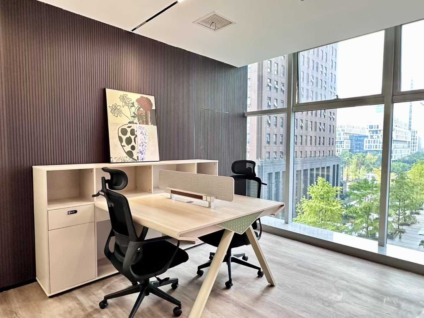 天府三街甲级电梯口户型 258平方 3隔间30工位带储物间茶水间 采光面大 香年广场办公室出租