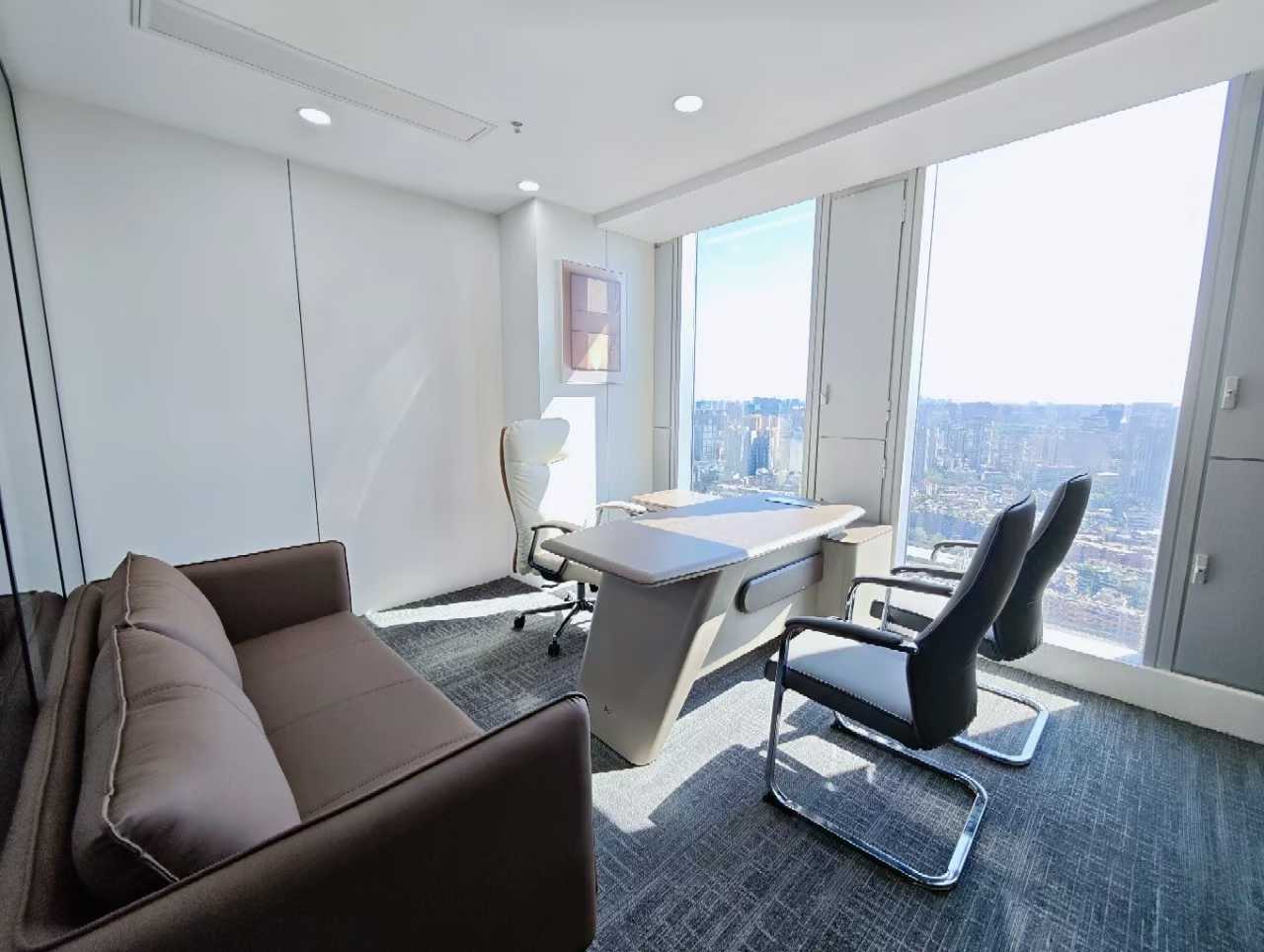 春熙路甲级楼盘 288平方 高区视野 4隔间36工位 精装带家具 西南朝向 整层打造 银石广场办公室出租