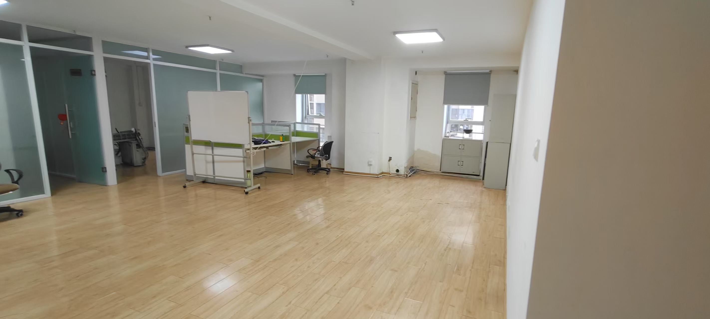 成华区临近动物园 3号线昭觉寺南路地铁口 256平方 房东直租 交通方便 融景城办公室出租