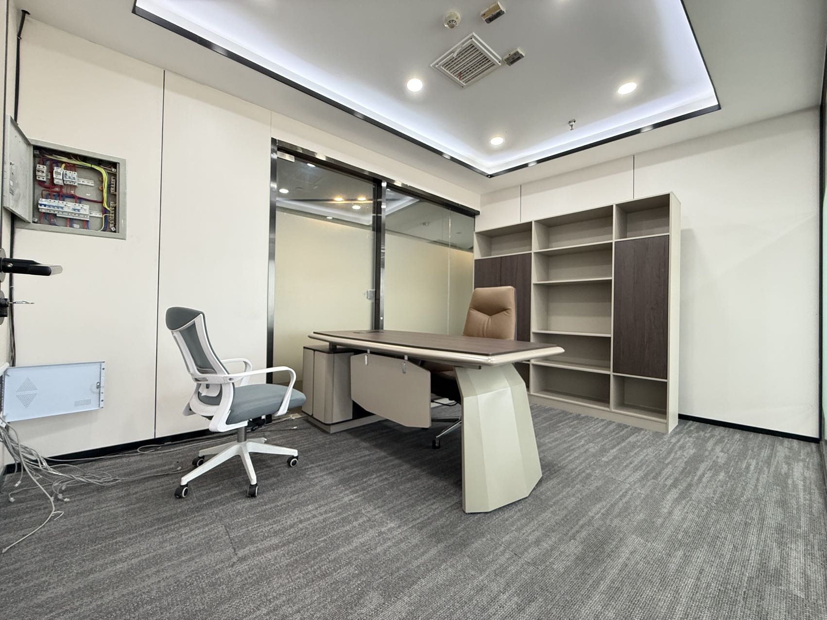 市中心2号线东门大桥甲写精装房源 5隔间30工位 带家具 视野巴适+前台 明宇金融广场办公室出租