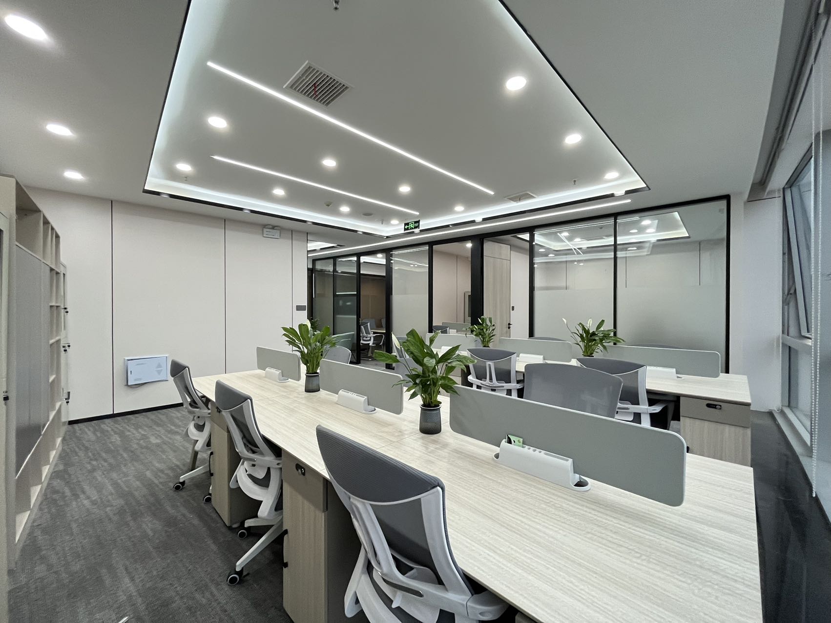 市中心东门大桥地铁 按套出租 3隔间16工位 报价含物业费含税 高区视野巴适 明宇金融广场办公室出租