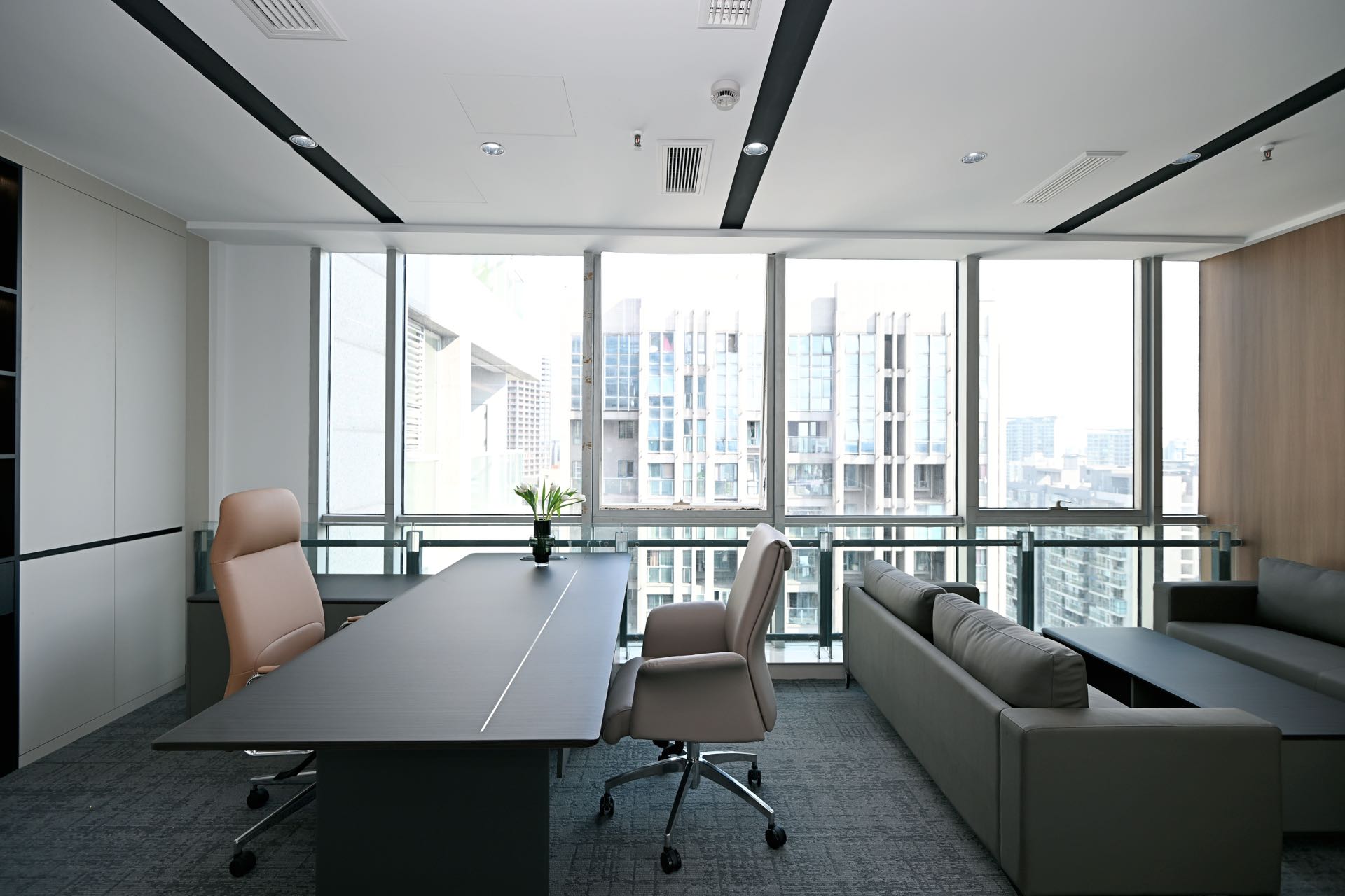 2号线牛市口几百米 整层打造 高区三面采光 按套4隔间24工位 大门头大老板间 摩根中心办公室出租