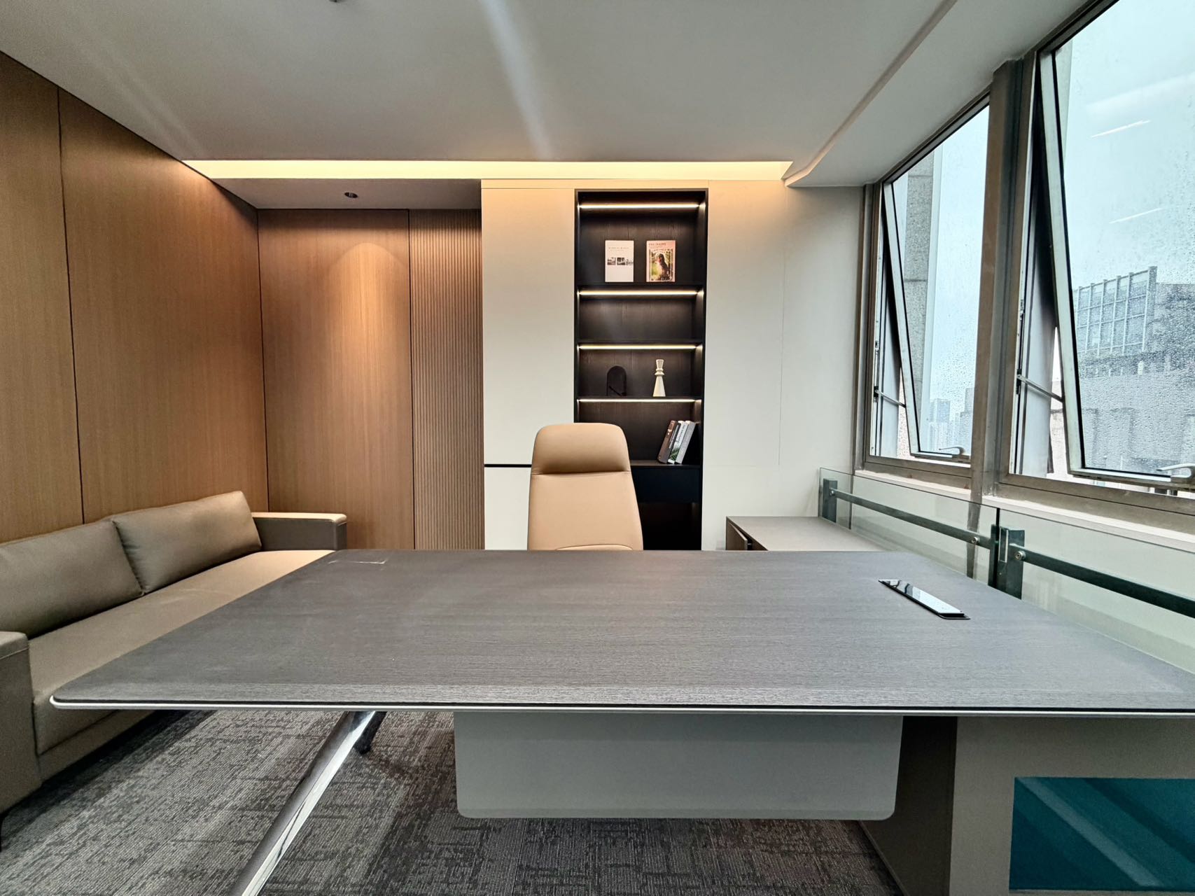 近攀成钢区域 整层打造 双面采光 带共享配套 按套4隔间22工位 含物业费 摩根中心办公室出租