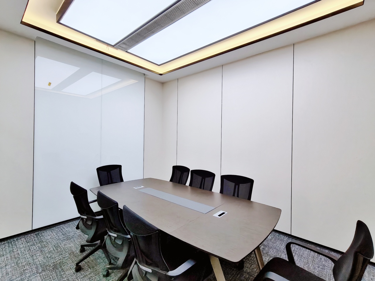 西门青羊区 成都西站地铁口 323平方 6隔间40工位带会议室 双面采光 24小时空调 安格斯恒通办公室出租