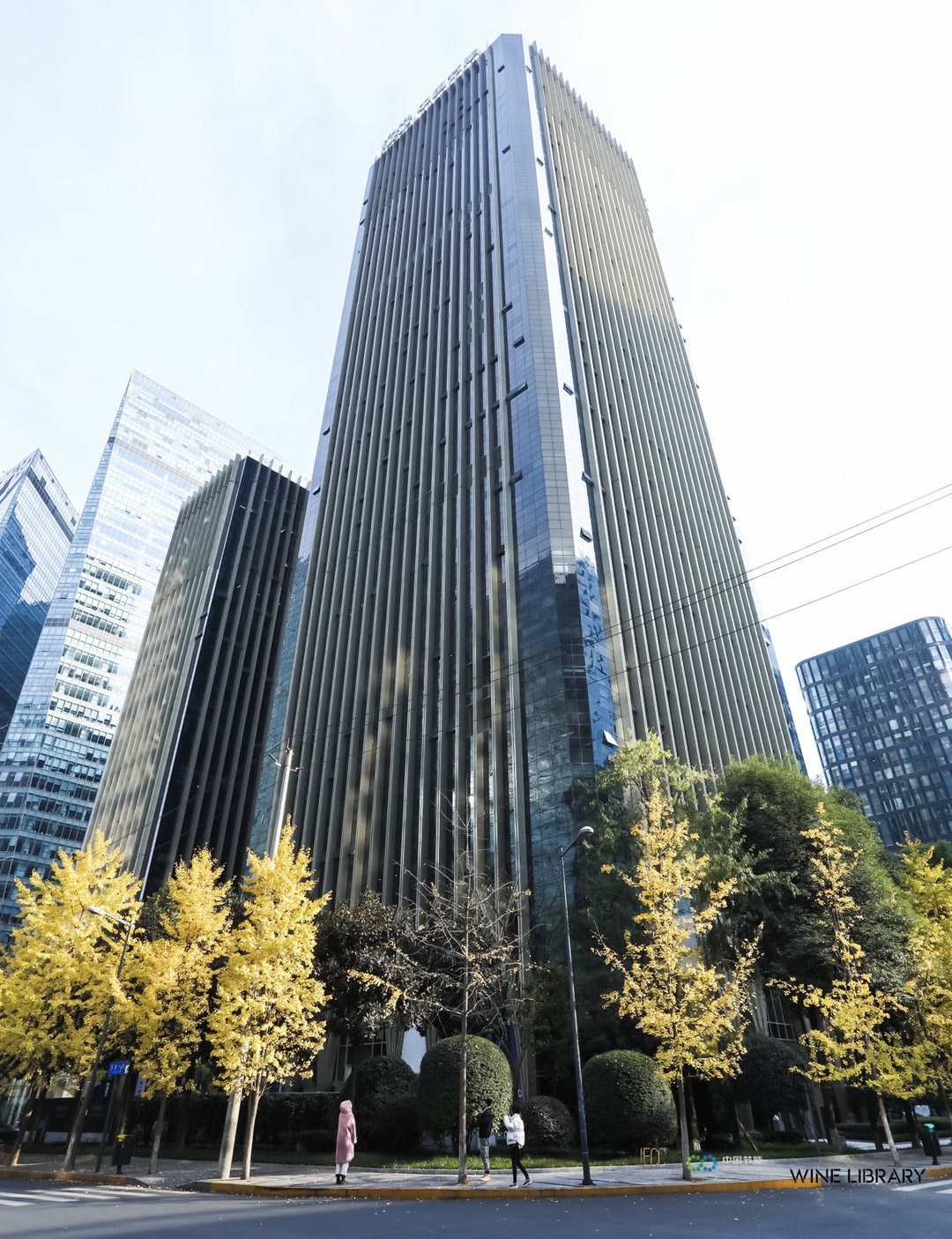 天府三街超甲楼盘 201平方 3隔间23工位 高区采光视野巴适 无加时费 节能大厦办公室出租