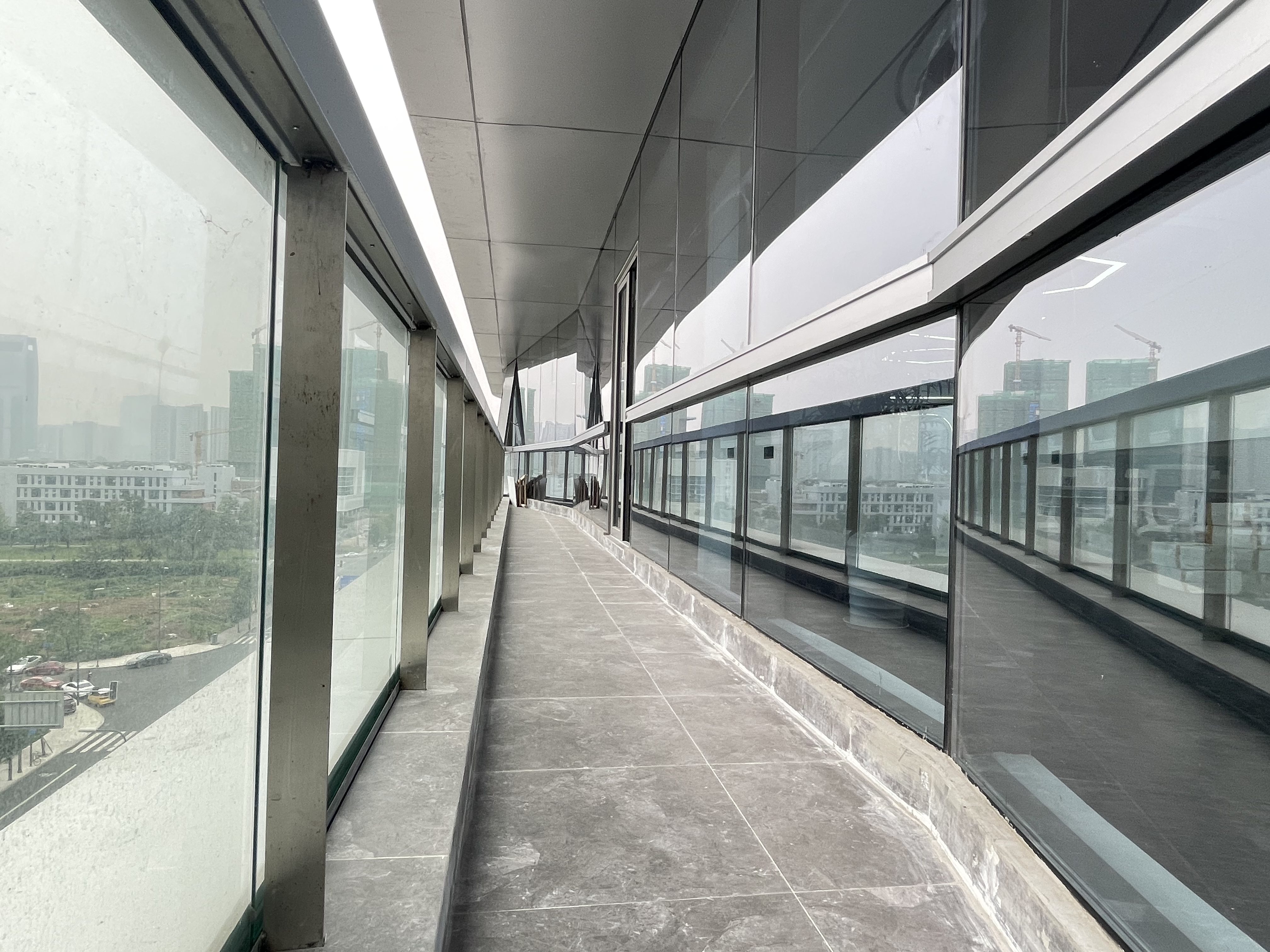 新川板块 超甲博雅城市广场科技风装修带超长阳台