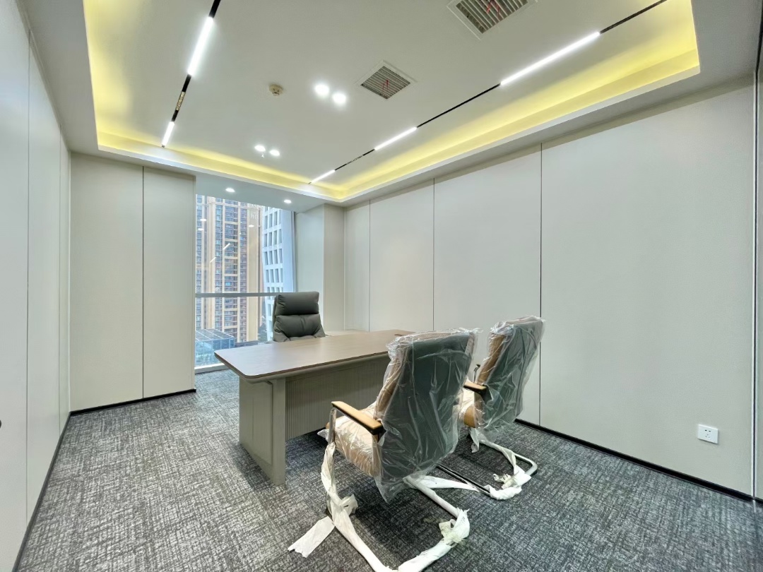 高新区风水宝地 超甲楼盘 437平产权面积 8隔间40工位带小阳台 全新配置 业主直租 带家具 两江国际办公室出租