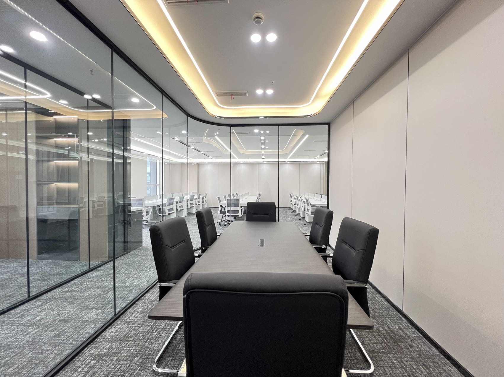 金融城高性价比房源 5隔间30工位 双面采光新装修 利用率高 报价含物业费 布鲁明顿办公室出租