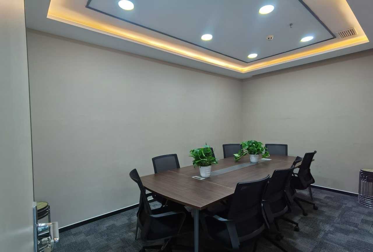 火车南站甲级精装电梯口户型 285平方 特价出租 3独立隔间1会议室42工位 朝东 有摆渡车 安格斯国际办公室出租