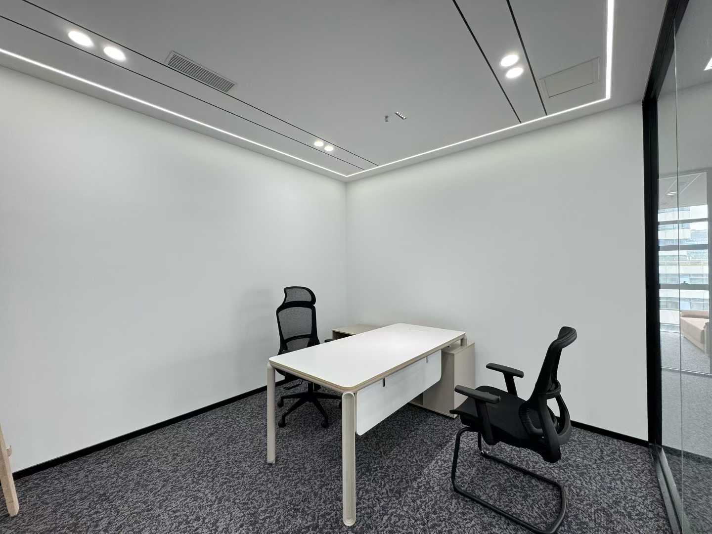 天府三街精装好房 双面采光 服务面积236平 24小时空调 含物业费 无惧加班 峰汇中心办公室出租