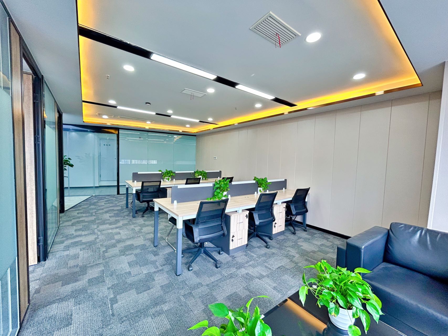 紧邻东郊记忆-杉板桥地铁几百米 136平方 2隔间18工位 视野无遮挡 极品小面积 多弗国际办公室出租