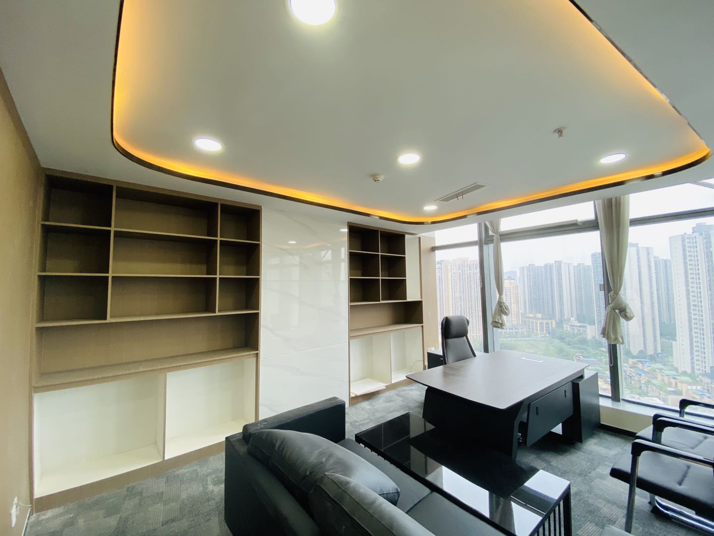 成华区紧邻东郊记忆 杉板桥地铁四五百米 127平 2隔间18工位 高区视野无遮挡看河 拎包入住 多弗国际办公室出租