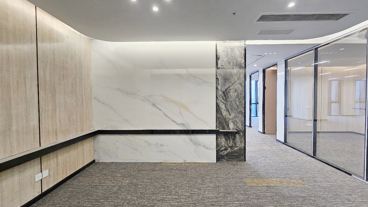 高新区核心CBD甲级楼盘 255平 4隔间18工位 交通方便 紧邻奥克斯 楚峰国际办公室出租