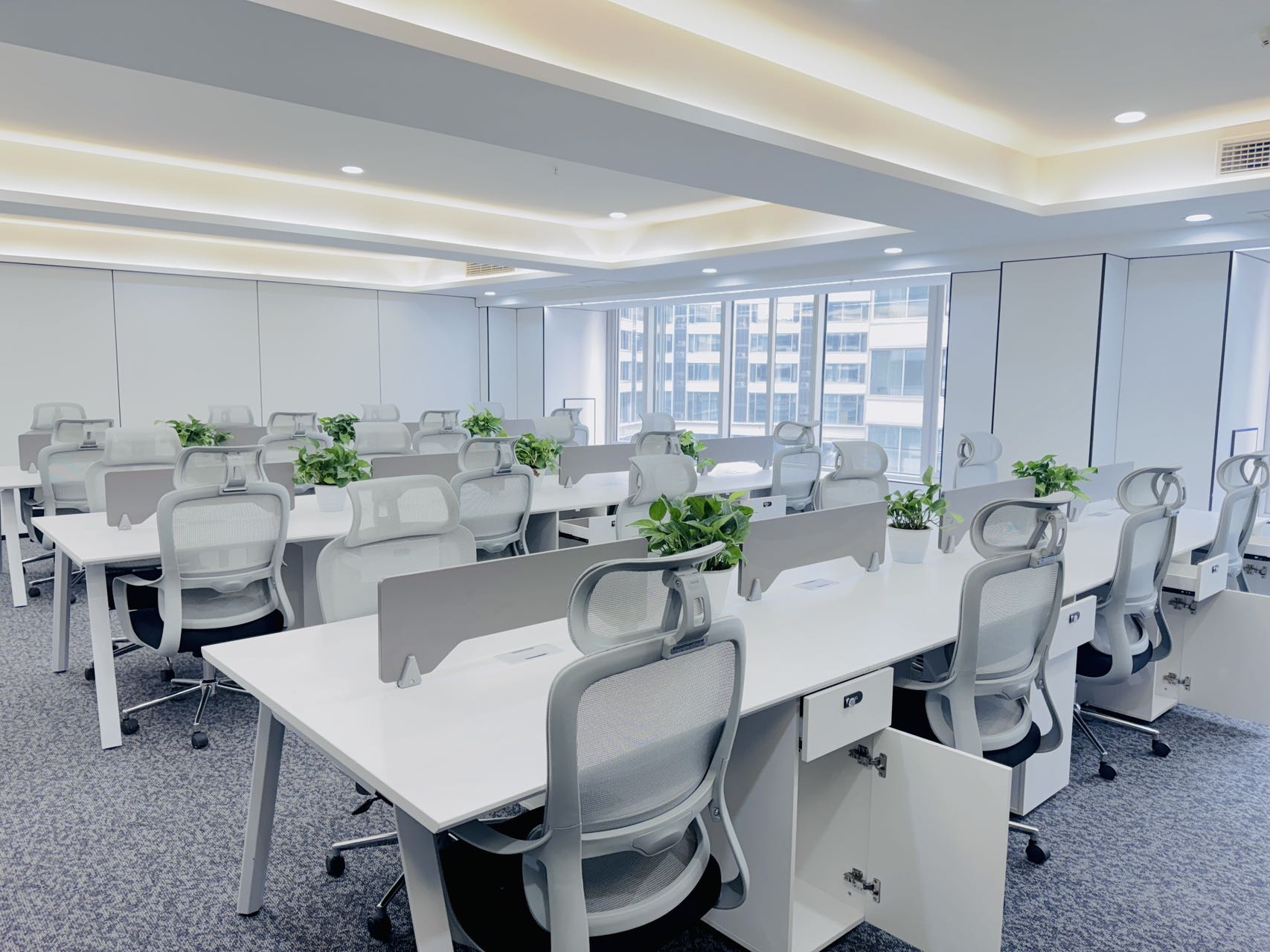 3号线红牌楼广场322.9平方 电梯口 大气前台 5隔间26工位 24小时空调随开随用 鼎冠中心办公室出租