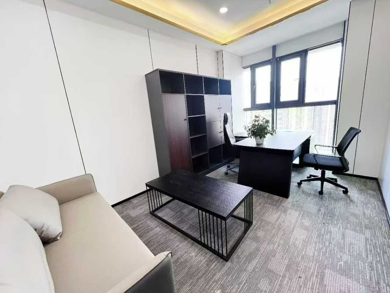 成华区东三环外侧一点 8号线龙潭寺地铁口 服务面积240平 4隔间18工位 24小时空调 博汇大厦办公室出租