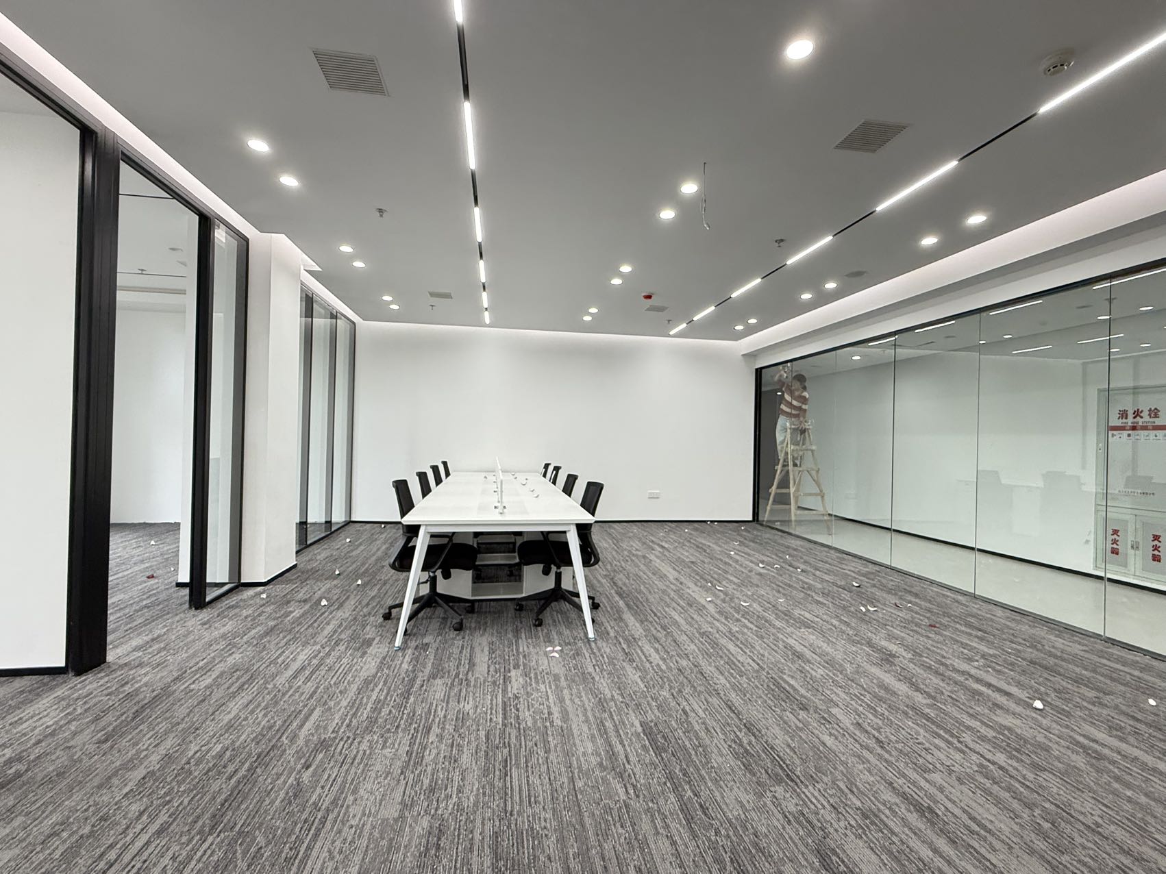 近天府五街地铁 按套出租 4隔间20工位 精装带家具 户型方正 园区氛围巴适 天府软件园办公室出租