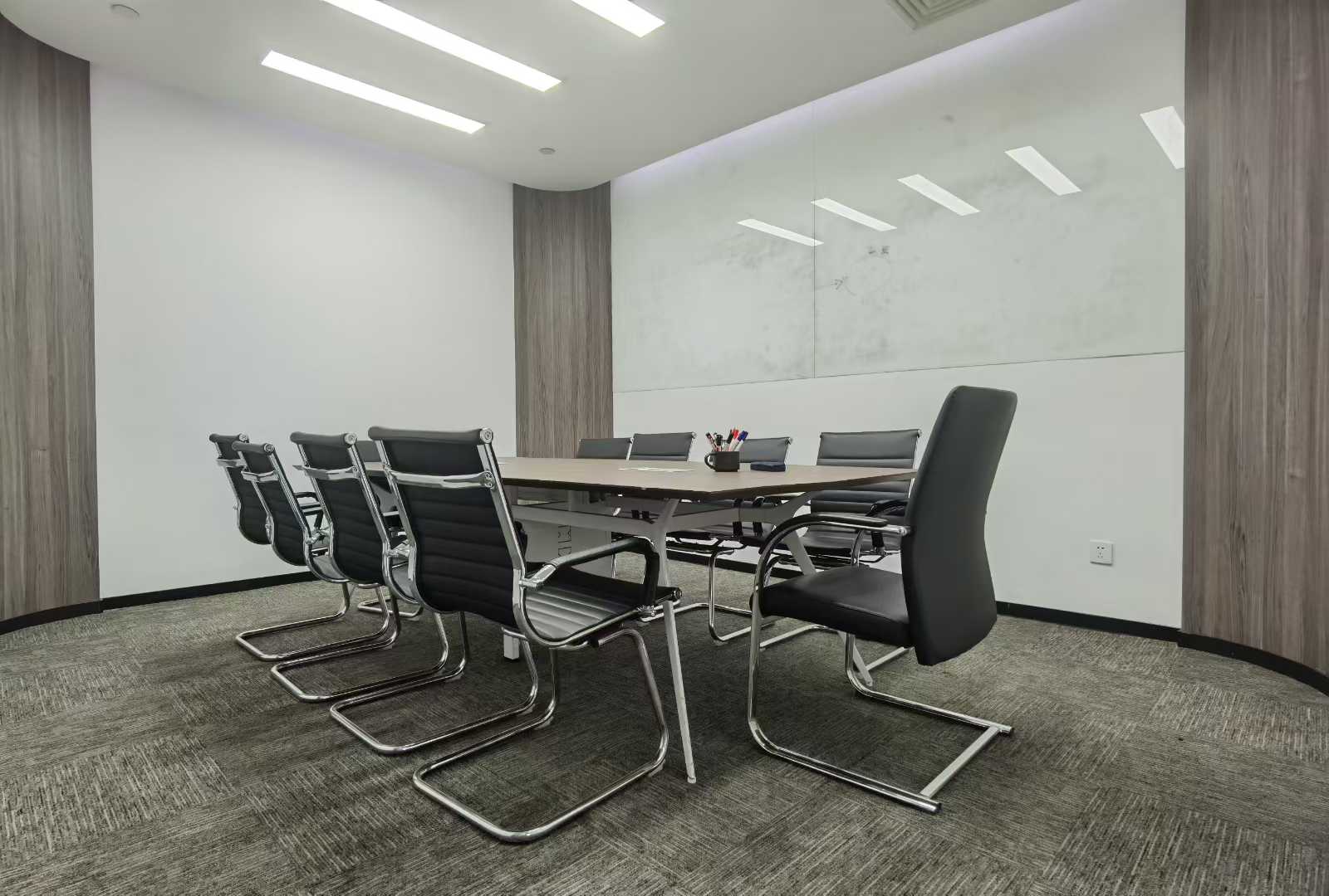 成华区超甲 241平 3隔间1会议室30工位 地铁口 精装带家具 24小时空调 成华万科大厦 写字楼租赁 无中介费