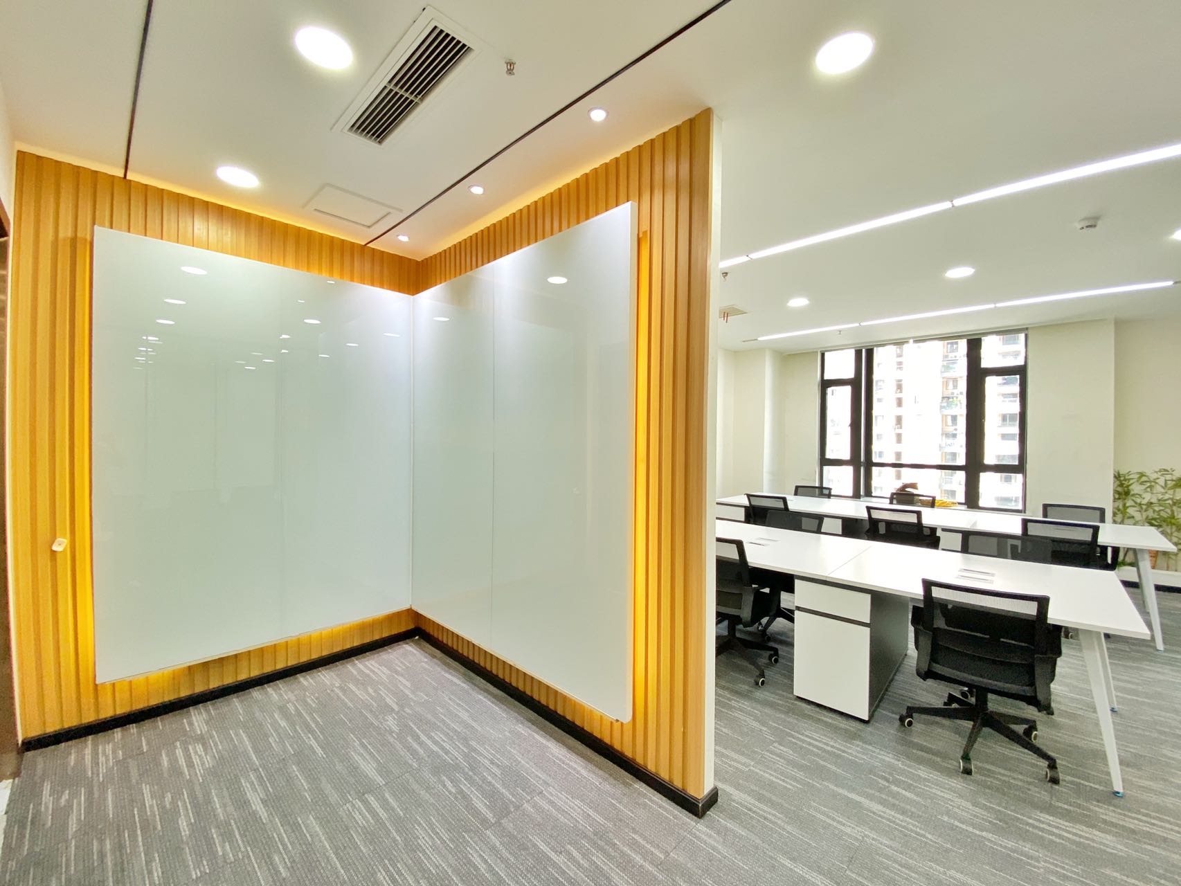 成华区建设路招商东城国际精装90平办公室 全新装修带家具 户型方正 采光好