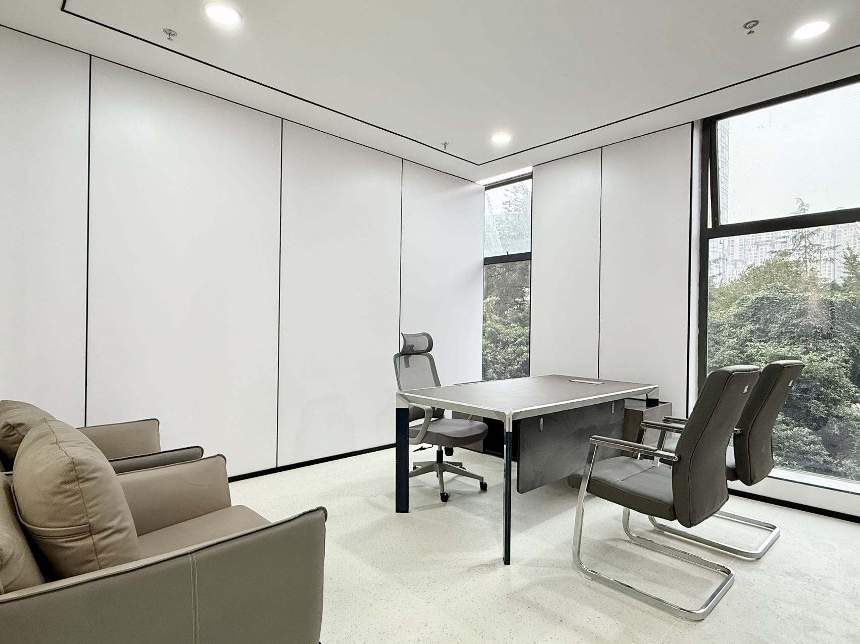 南边6号线金石路地铁口 优质双面采光 336平 6隔间24工位 24小时空调 报价特价含物业 中鼎国际办公室出租