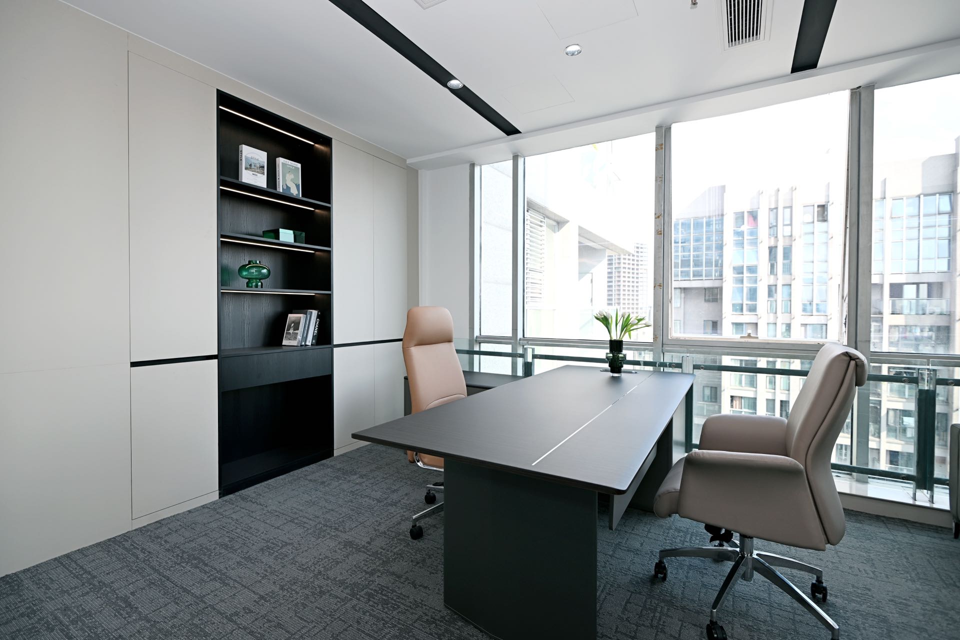 2号线牛市口几百米 整层打造 高区三面采光 按套4隔间24工位 大门头大老板间 摩根中心办公室出租