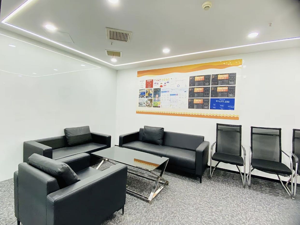 春熙路甲写楼盘 224平方 4隔间40个1米工位 精装带家具 朝东正对大熊猫 时代广场办公室出租