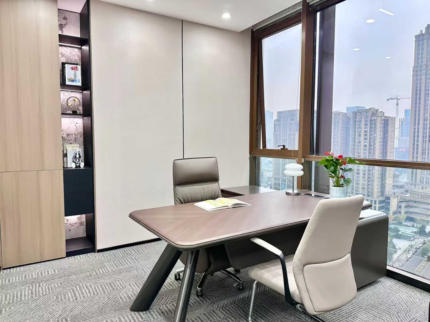 高新区地铁口精装创业小户型 2隔间12工位甲写楼盘 报价9800含物业费 价格可谈 业主直租 东方希望天祥办公室出租