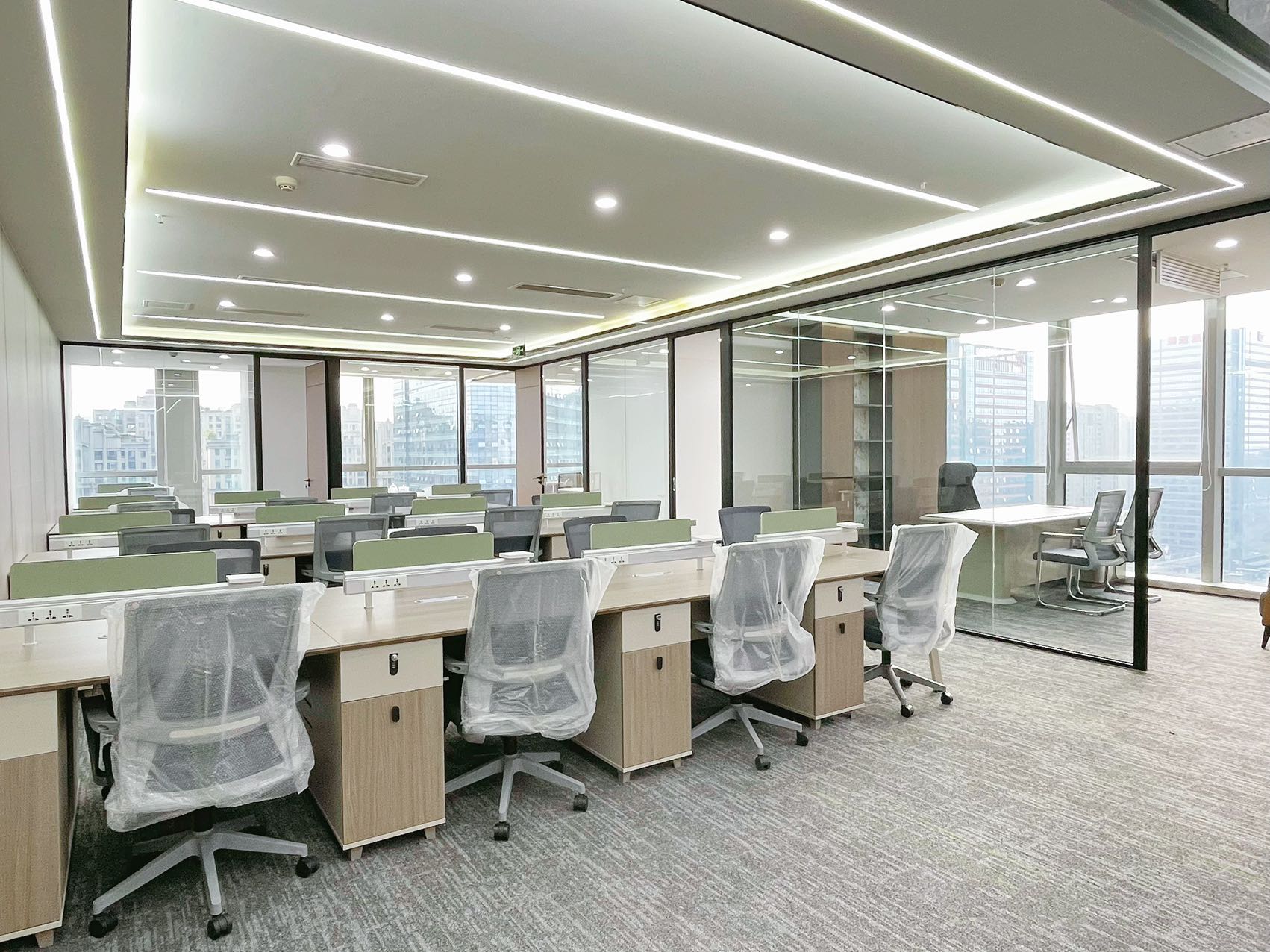 金融城无加时费优质楼盘 285平方 6隔间24工位 利用率高 视野巴适 大老板间 誉峰M3办公室出租
