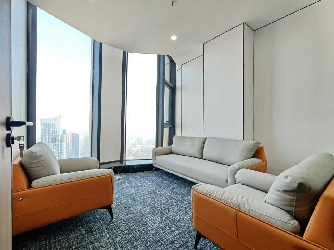 金牛区甲级高区 452平方 7隔间40工位 电梯口 高区视野巴适 适合央国企办事处  精装带家具 层高高 近地铁 北成8号办公室出租