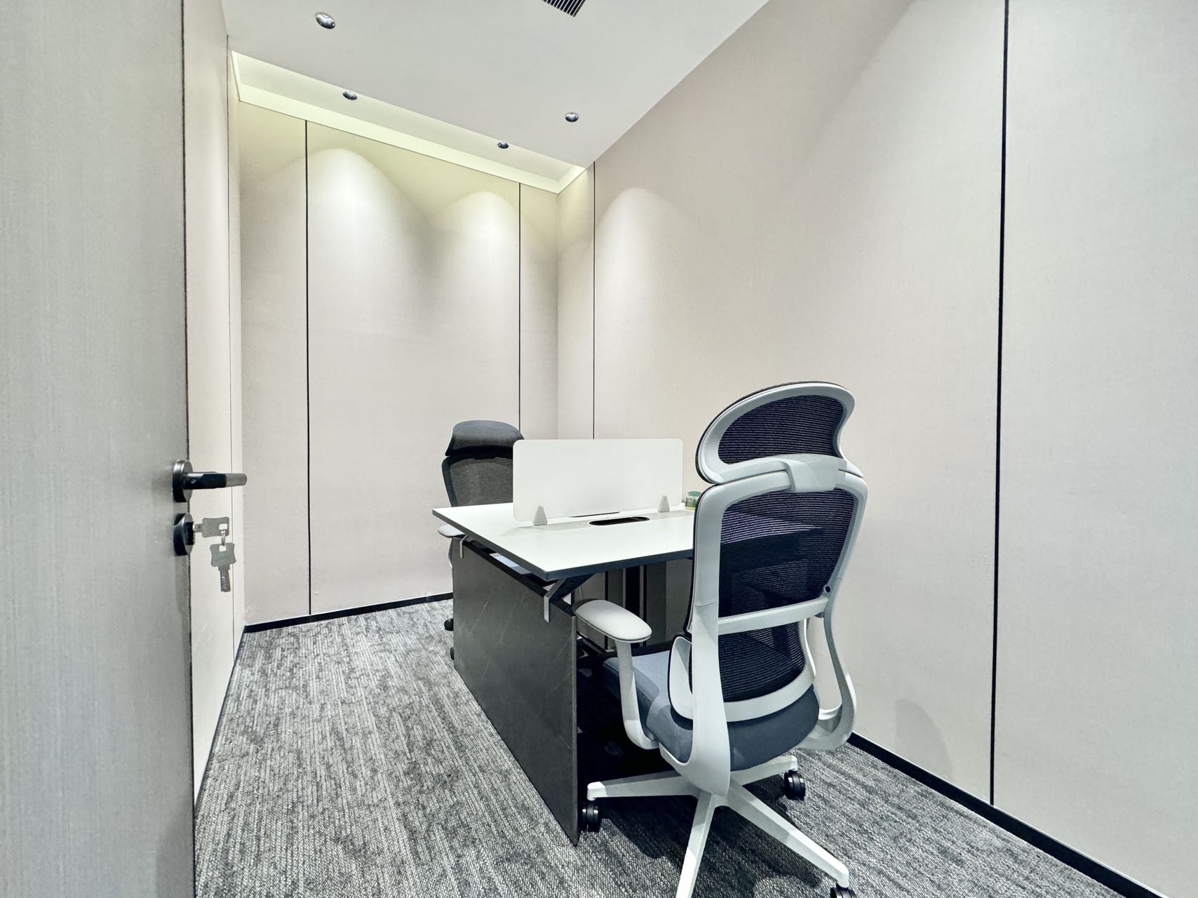 市中心东门大桥地铁口甲级楼盘 4隔间20工位 精装带家具 户型方正 落地窗玻璃 时代1号办公室出租