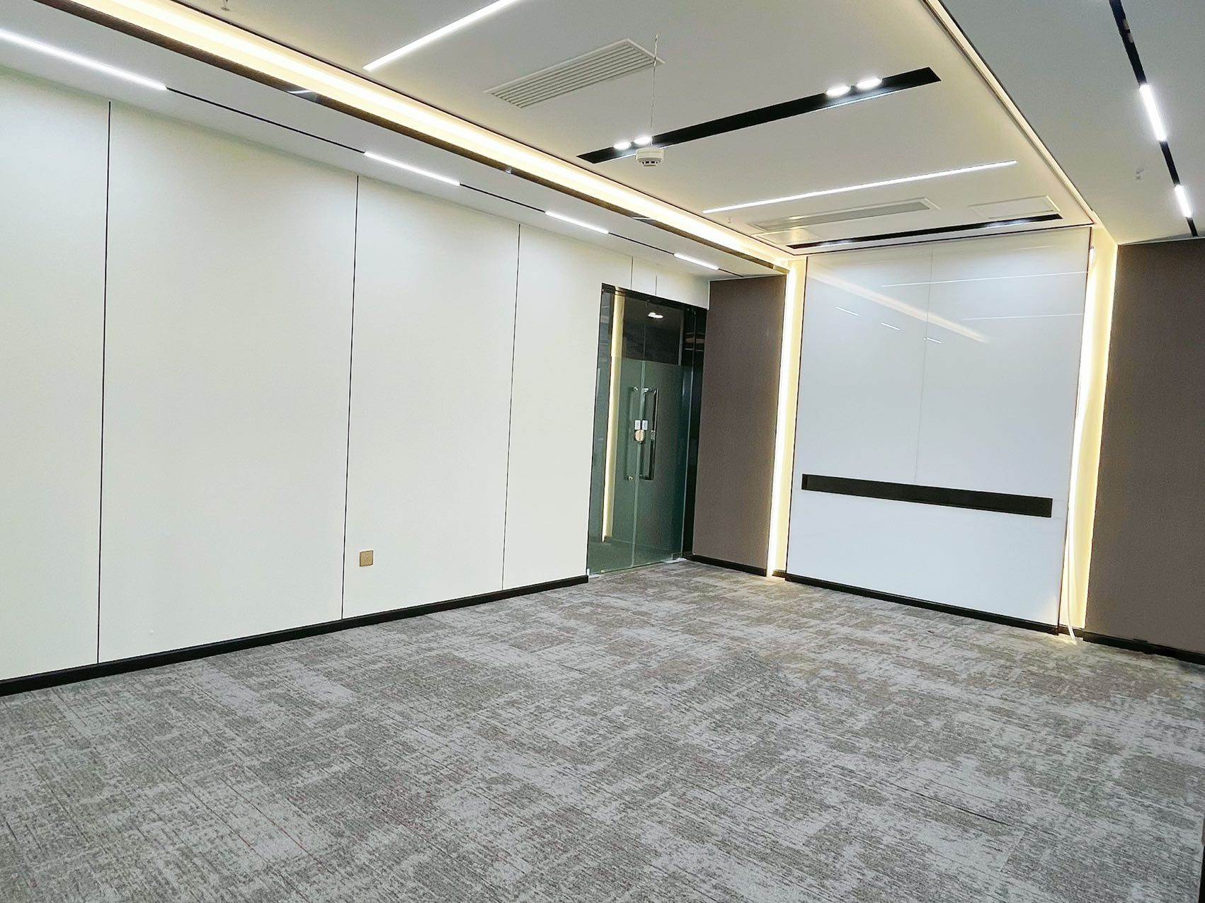 世纪城蜀都二级精装好房 6隔间1会议室40工位 带阳台 电梯口 通上下水 蜀都中心办公室出租