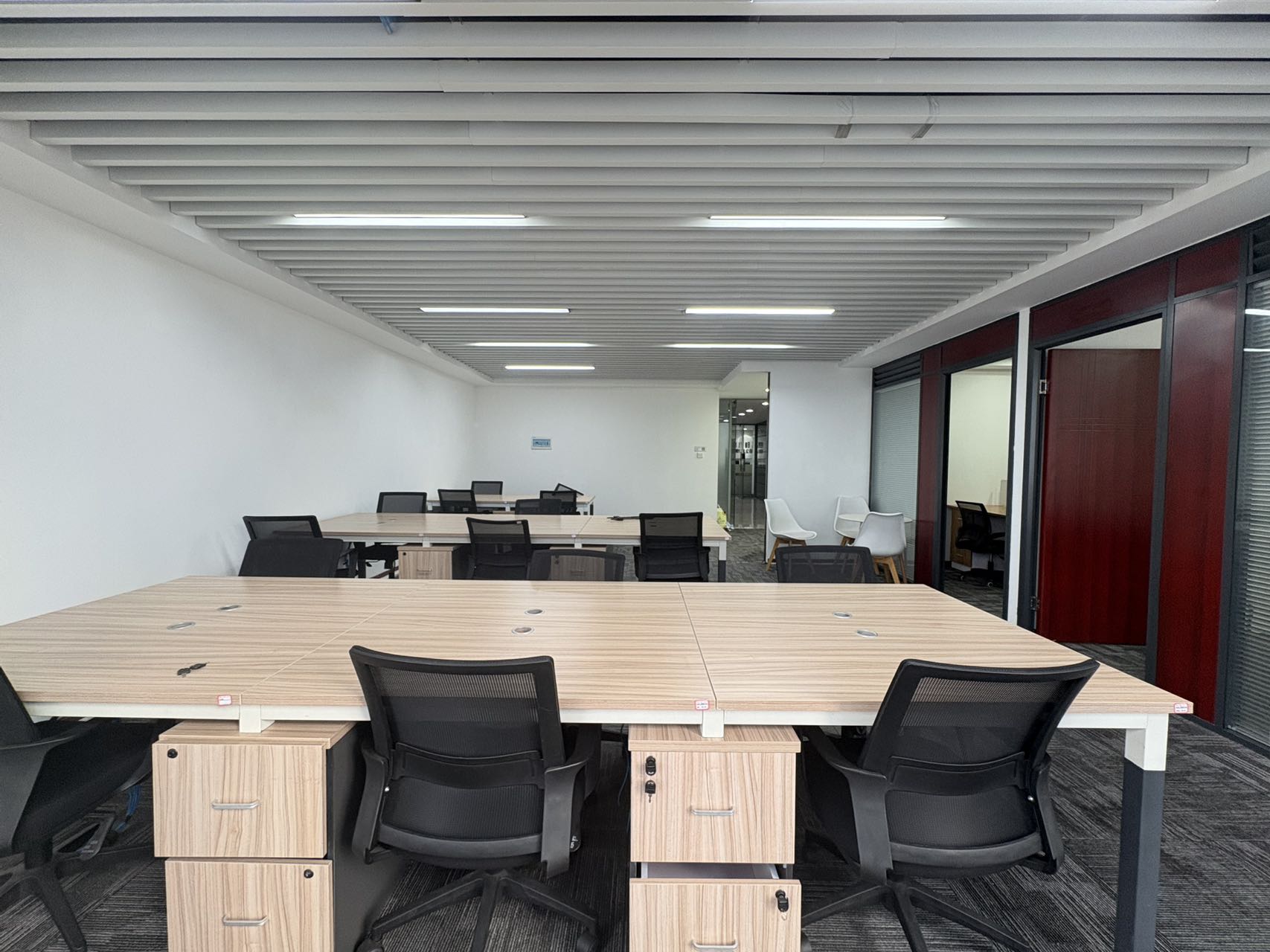 锦江区东门大桥地铁口 101平方 2隔间18工位 户型方正 利用率高 无加时费 东方广场办公室出租