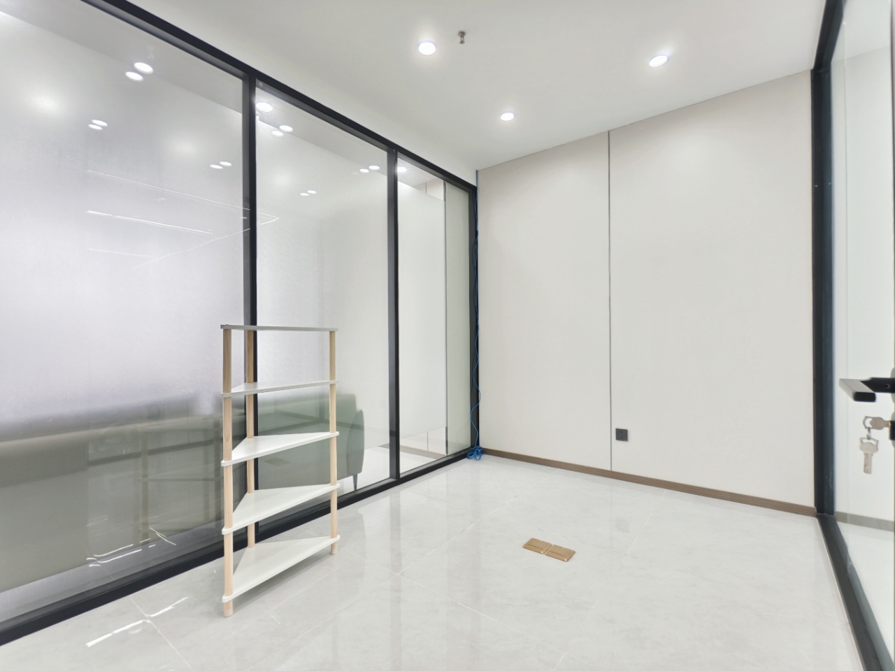 环球中心创业小面积 按套出租 2隔间12工位 大老板间 户型朝外视野巴适 6300元含物业费 创业首选