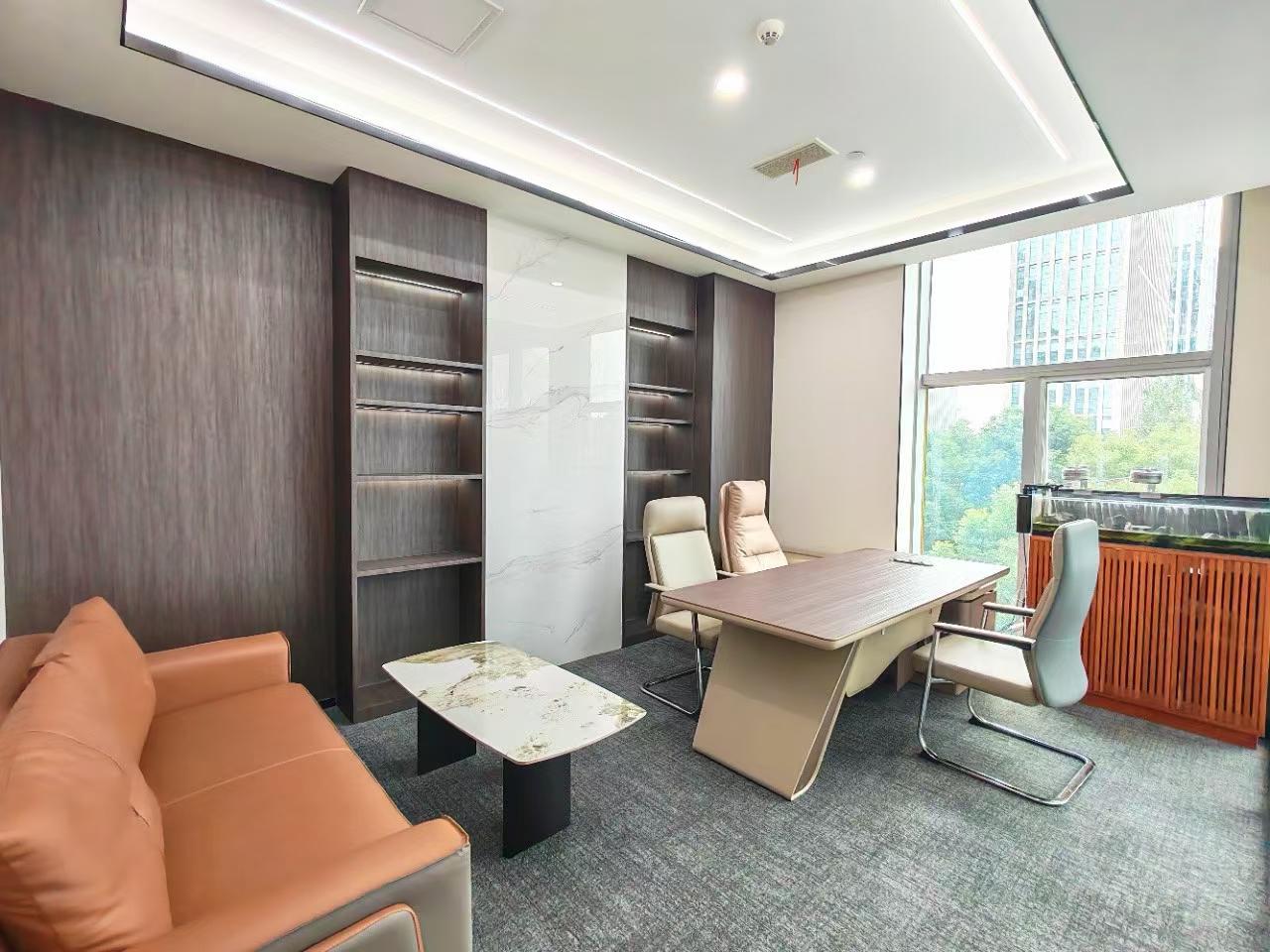 孵化园地铁口 3隔间15工位 在共享区域层 配套巴适 含物业含空调能耗 嘉润国金中心办公室出租