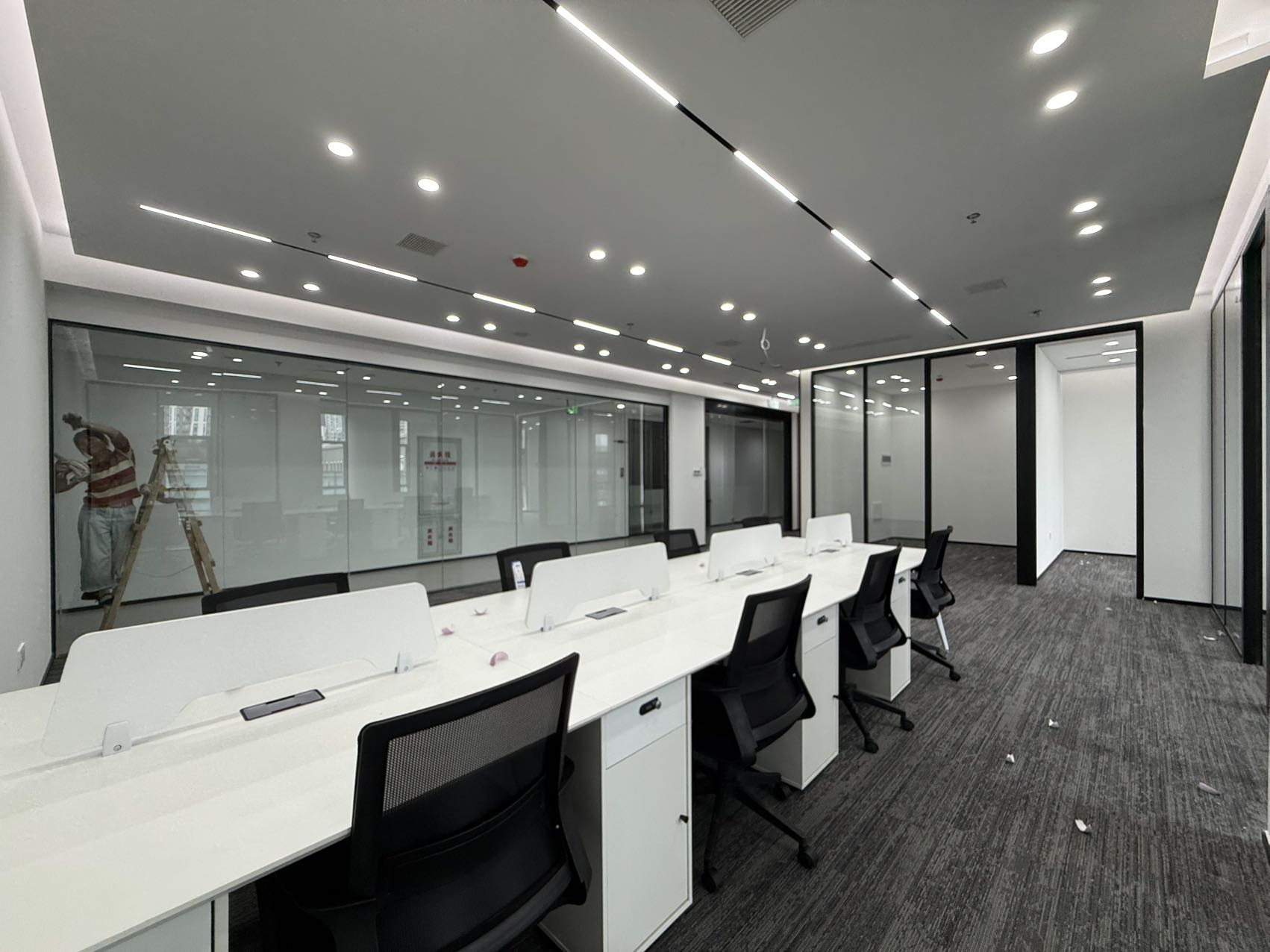 近天府五街地铁 按套出租 4隔间20工位 精装带家具 户型方正 园区氛围巴适 天府软件园办公室出租