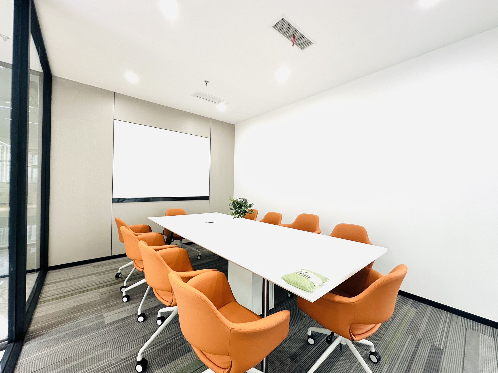 武侯区武青南路地铁四五百米 235平方 5隔间21工位 双面采光 户型反正 神州智慧天地办公室出租