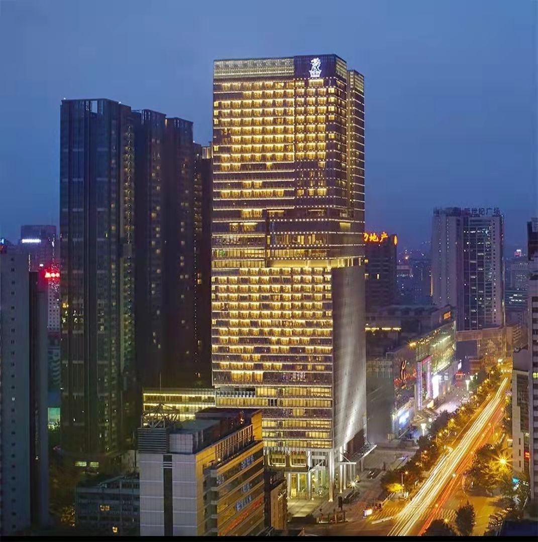 锦江区市中心地铁口核心地段富力中心全新装修艺术气息4隔间+40工位