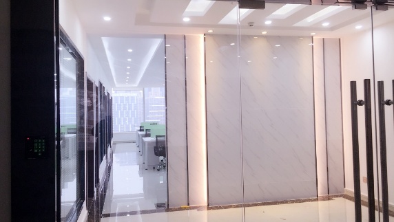 高新区新世纪环球中心精装150平办公室,户型方正 配套成熟 精装带家具