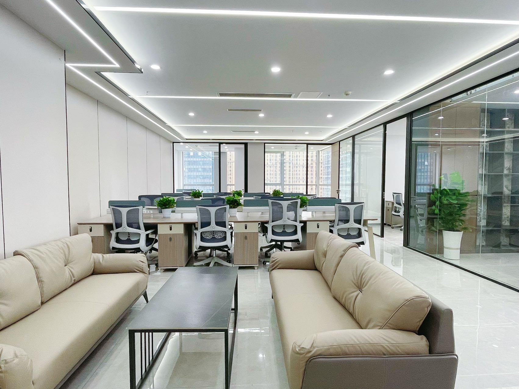 金融城悠方购物中心上方 285平 5隔间22工位 双面采光24小时空调 随开随关 誉峰国际M3办公室出租