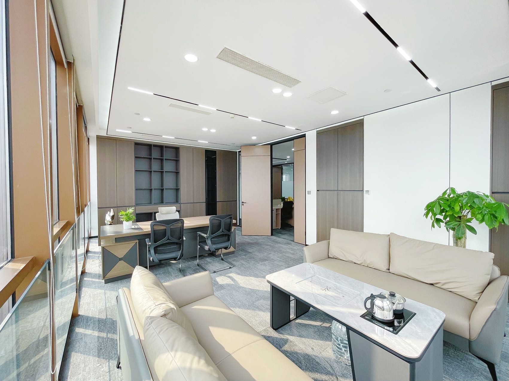 世纪城地铁口甲级楼盘 340平 6隔间26工位带茶水间 双面采光 高区视野巴适 东南朝向 东方希望天祥办公室出租