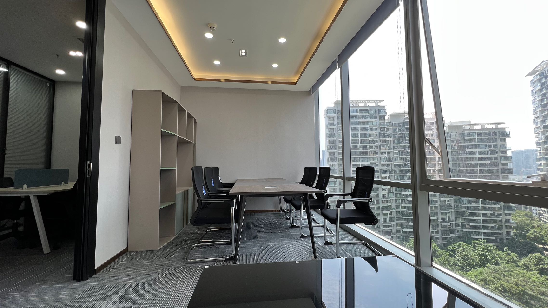 市中心地铁口 东门大桥地铁口 3隔间12工位 按套出租含物业费 带家具 时代1号办公室出租