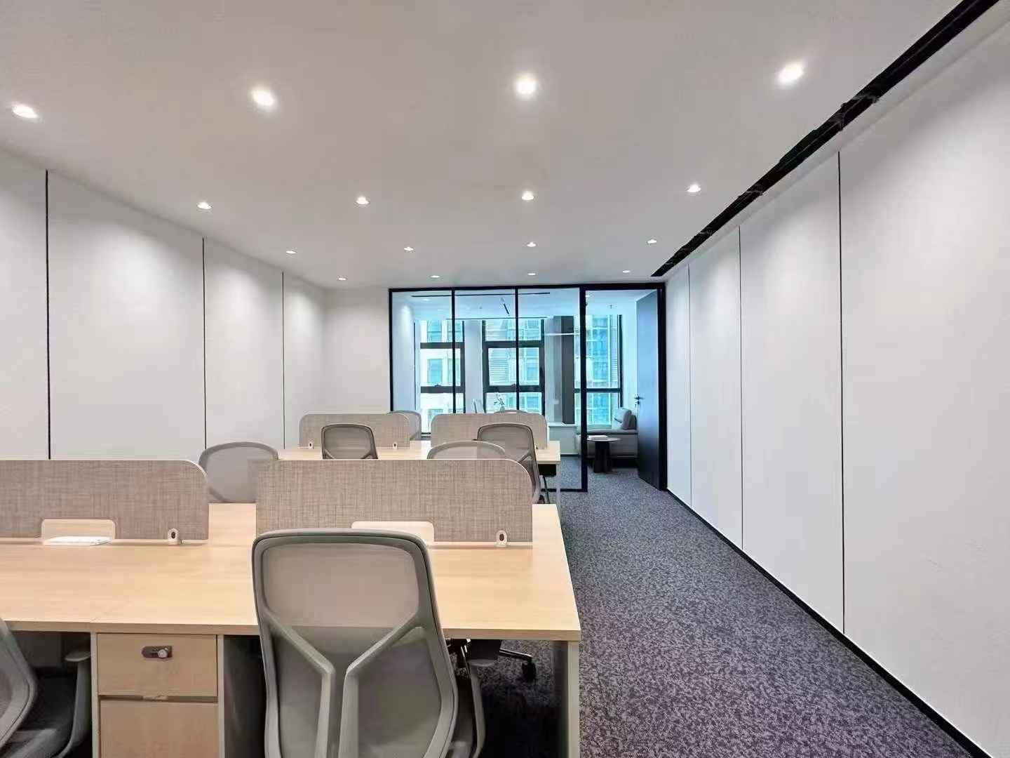 孵化园精选小面积 适合办事处 1隔间6工位 报价含物业费 可谈 精装带家具 中航交流中心办公室出租