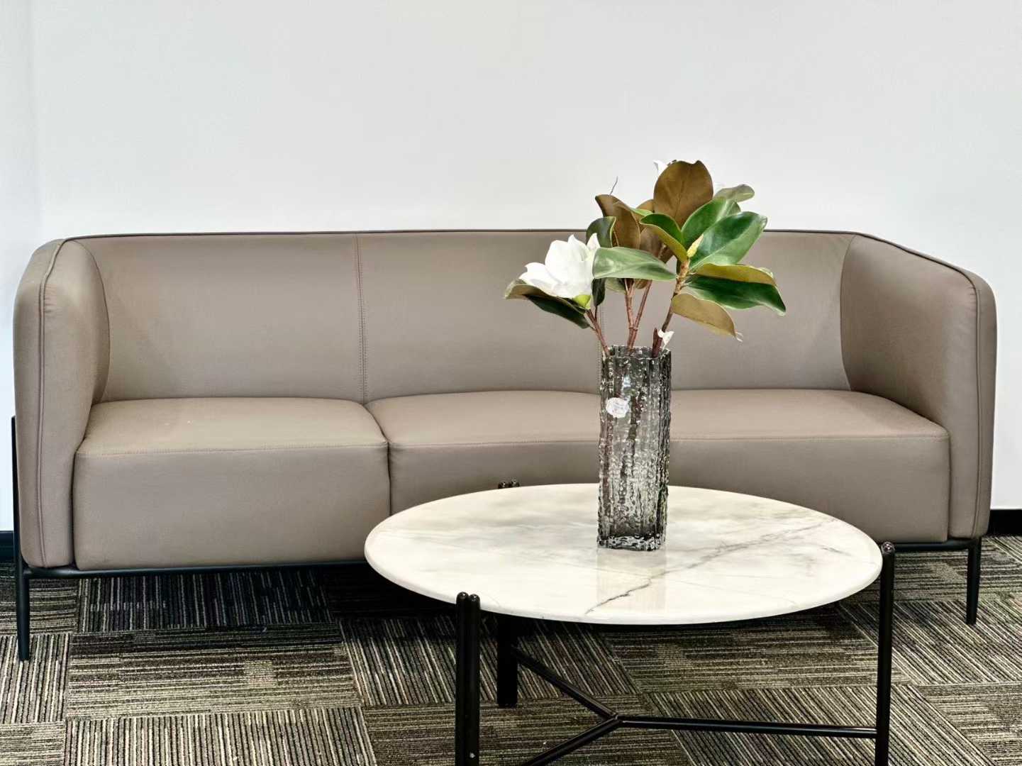 天府三街跃层户型 使用率高 按套出租 3隔间21工位+接待区+前台 精装带家具 福年广场办公室出租