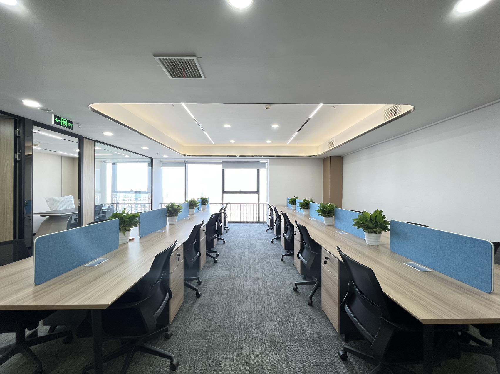 高新区高新地铁口茂业中心205平精装办公室  带家具无加时费 含物业